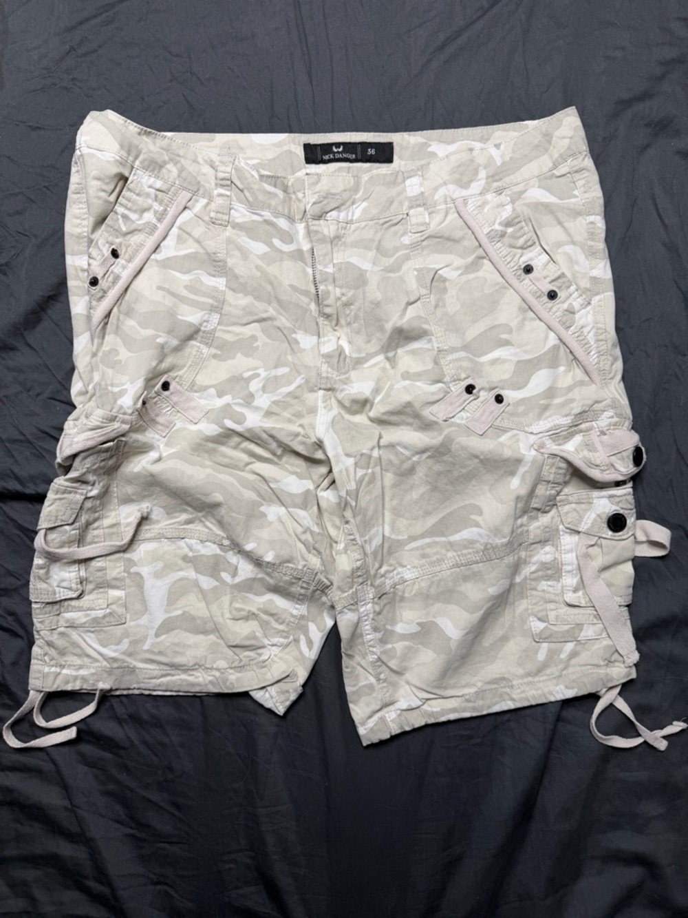 Men's Light Beige Camo Cargo Shorts with Utility Pockets